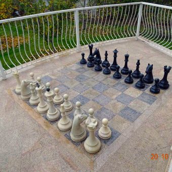 Большие шахматы из искусственного камня
